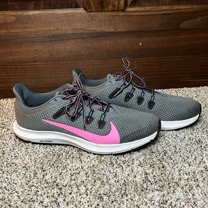 Women’s Nike Quest running shoe, size 10